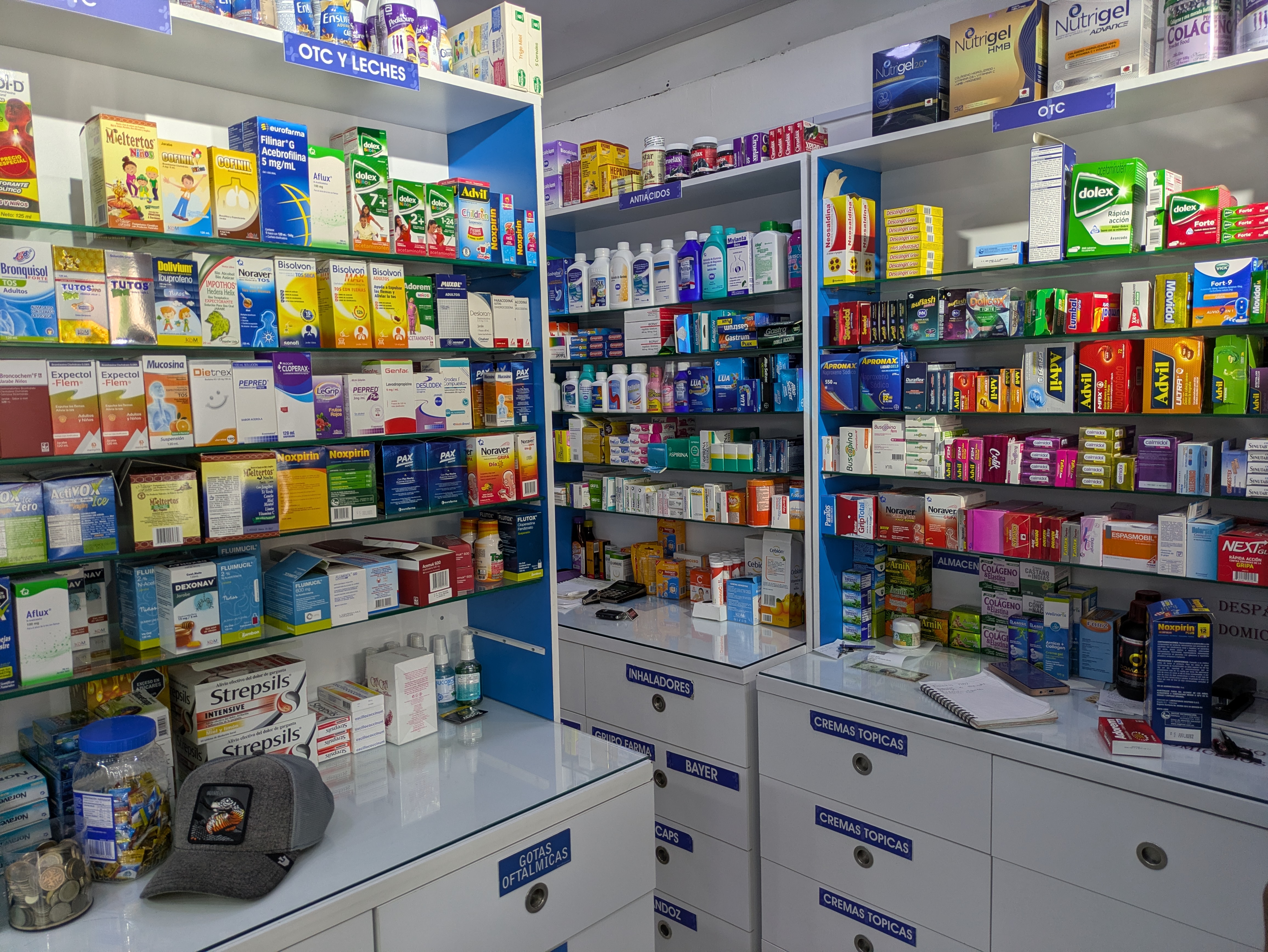 Interior de Droguería Especialista